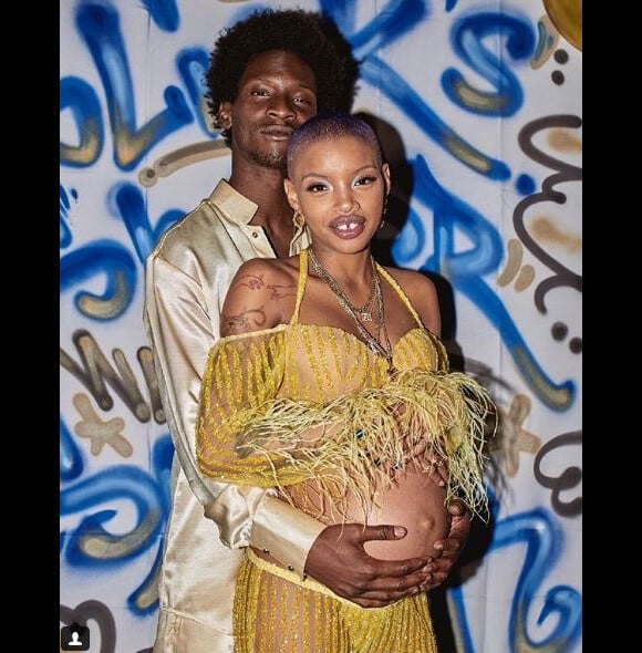Slick Woods (enceinte) pose avec son compagnon Adonis Bosso le 20 août 2018.