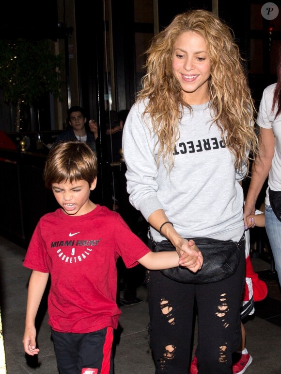 Exclusif - Shakira est allée dîner avec son fils Milan au restaurant 'The Cheesecake Factory' à Beverly Hills, le 3 septembre 2018.