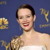 Claire Foy récompensée à la 70e cérémonie des Emmy Awards au Microsoft Theatre de Los Angeles, le 17 septembre 2018