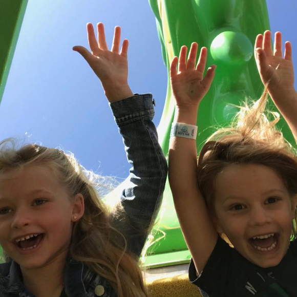 Jessica Simpson et Eric Johnson avec leurs enfants Maxwell et Ace. Juillet 2018.