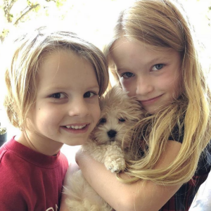 Jessica Simpson et Eric Johnson avec leurs enfants Maxwell et Ace. Juillet 2018.