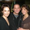 Michel et Stéphanie Fugain avec leur fille Marie réunis pour l'association Laurette Fugain à Paris, le 6 avril 2004.