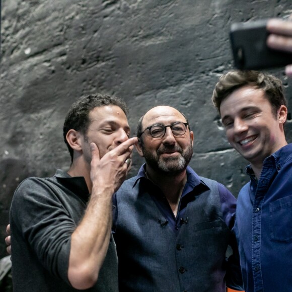 Exclusif - Vincent Dedienne, Kad Merad et Tom Villa - Backstage de l'enregistrement de l'émission "On refait les grands duos d'humour" au Théâtre de Paris, le 29 mai 2018. Diffusion sur France 3 le 21 septembre à 21 © Romuald Meigneux-Pierre Pérusseau / Bestimage