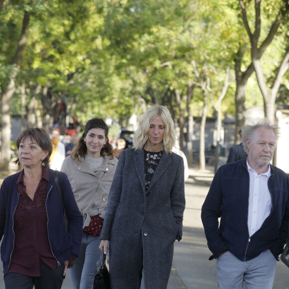 Sandrine Kiberlain - Sortie des obsèques de Marceline Loridan-Ivens, camarade de déportation de Simone Veil, au cimetière du Montparnasse à Paris le 21 septembre 2018.