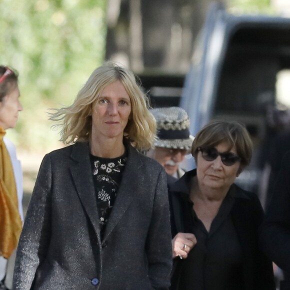 Sandrine Kiberlain - Sortie des obsèques de Marceline Loridan-Ivens, camarade de déportation de Simone Veil, au cimetière du Montparnasse à Paris le 21 septembre 2018.