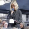 Sandrine Kiberlain - Sortie des obsèques de Marceline Loridan-Ivens, camarade de déportation de Simone Veil, au cimetière du Montparnasse à Paris le 21 septembre 2018.