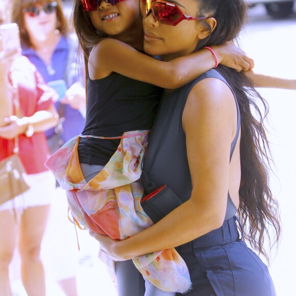 Kim Kardashian, Kanye West et leur fille North font du shopping chez Jeffrey Store et Sugar Factory à New York le 15 juin 2018.