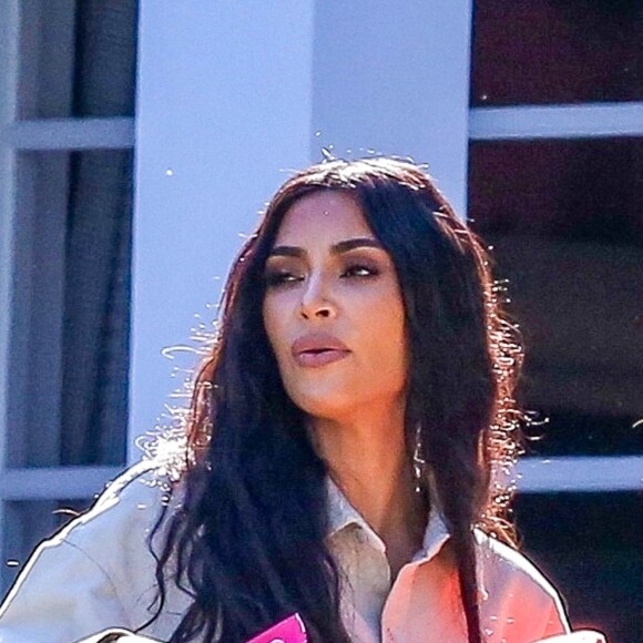 Exclusif - Kim Kardashian accompagne sa fille North West à un défilé à Pacific Palisades le 22 septembre 2018.
