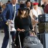 Eva Longoria arrive avec son fils Santiago à l'aéroport de Roissy Charles de Gaulle le 23 septembre 2018 © Cyril Moreau / Bestimage