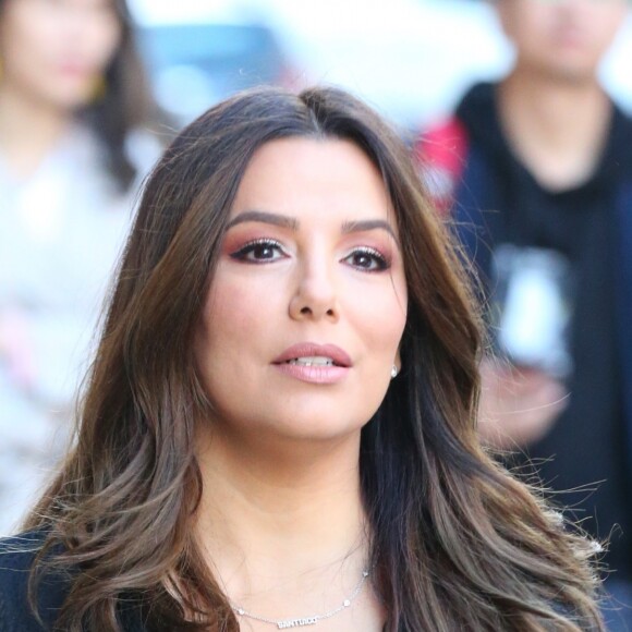 Eva Longoria se promène avec son amie Maria Bravo et son compagnon dans les rues de Paris. Le 24 septembre 2018