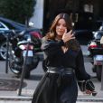 Eva Longoria se promène avec son amie Maria Bravo et son compagnon dans les rues de Paris. Le 24 septembre 2018