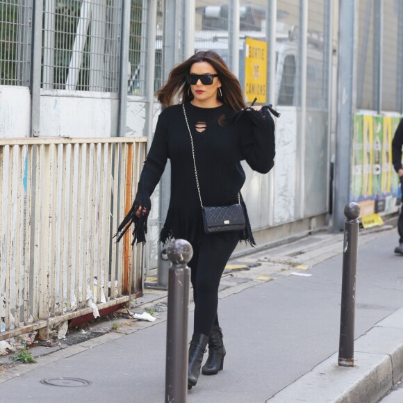 Eva Longoria se promène dans les rues de Paris à l'occasion. Le 24 septembre 2018