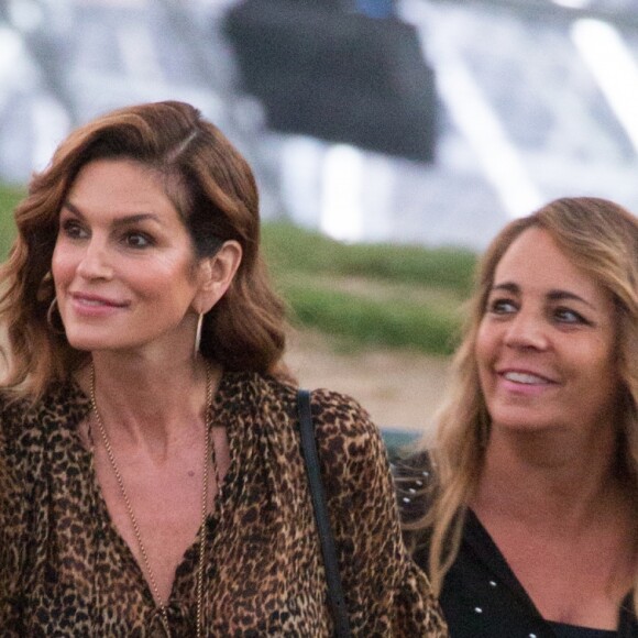 Cindy Crawford - Défilé de mode "Saint-Laurent" PAP printemps-été 2019 au Trocadero devant la Tour Eiffel à Paris le 25 septembre 2018