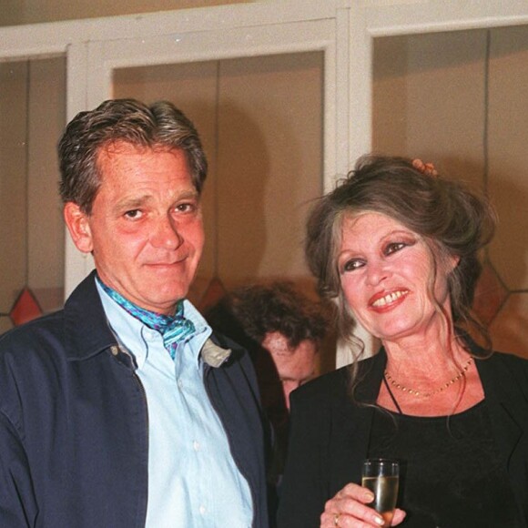 Archives - Brigitte Bardot et son mari Bernard d'Ormale en 1995