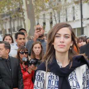 Alexa Chung arrive au défilé Valentino prêt-à-porter printemps / été 2019 aux Invalides à Paris le 30 septembre 2018. © CVS / Veeren / Bestimage