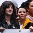 Asia Argento et Rose McGowan lors de la marche "Women's WeToo WeToogether" pour la journée internationale des droits des femmes à Rome, le 8 mars 2018.