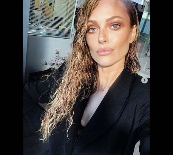 Caroline Receveur lors de la Fashion Week à Paris - Instagram, 2018