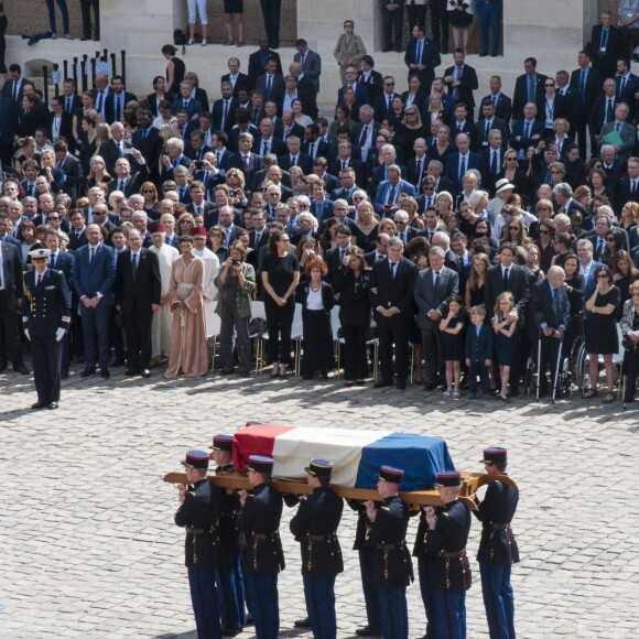 Emmanuel Macron devant le cercueil de Simone Veil - Hommage national à Simone Veil (femme politique et rescapée de la Shoah) dans la cour d'Honneur des Invalides à Paris, France, le 5 juillet 2017. Simone Veil reposera avec son mari au Panthéon. © Pierre Perusseau/Bestimage