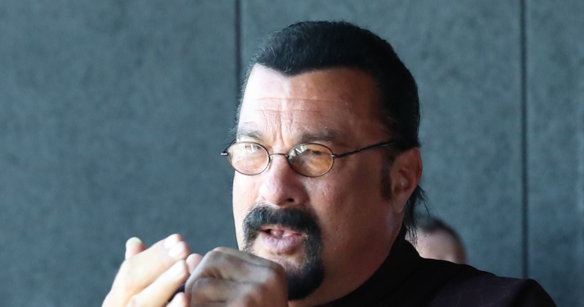 Steven Seagal en démonstration de Kickboxing à Moscou le ...