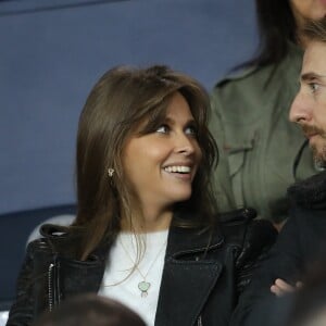 Ophélie Meunier et son mari Mathieu Vergne dans les tribunes du parc des princes lors du match de football de ligue 1 opposant le Paris Saint-Germain (PSG) à l'Olympique Lyonnais (OL) à Paris, France, le 7 octobre 2018.