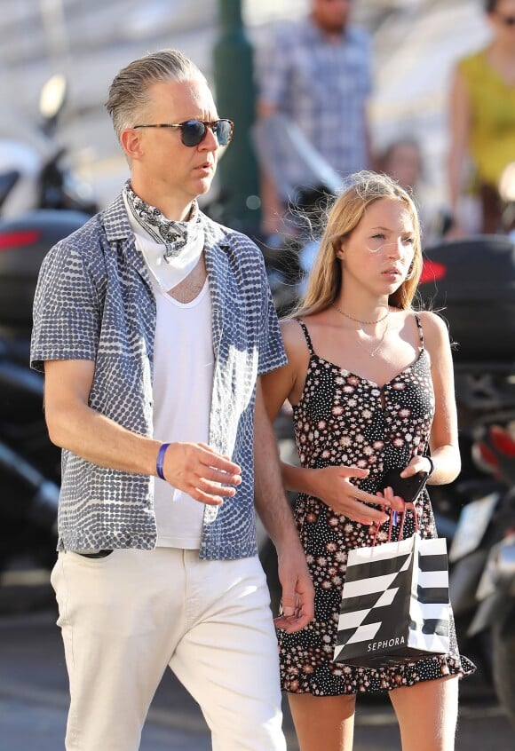 Exclusif - Jefferson Hack et sa fille Lila Grace (fille de Kate Moss) se promènent dans les rues de Saint-Tropez le 25 juillet 2017.