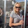 L'actrice américaine Pamela Anderson (Danse avec les Stars 2018), avec son partenaire de DALS Maxime Dereymez, se fait enfermer lors d'un happening contre les élevages en cage sur la place de la République à Paris, France, le 10 octobre 2018. © Sébastien Valiela/Bestimage