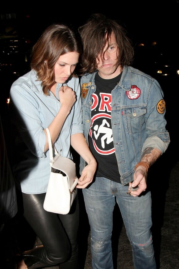 Mandy Moore et Ryan Adams dans les rues de Los Angeles en juin 2014.