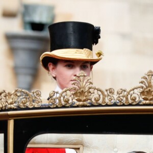 La princesse Eugenie d'York et son mari Jack Brooksbank en calèche après la cérémonie de leur mariage au château de Windsor, Royaume Uni, le 12 octobre 2018.