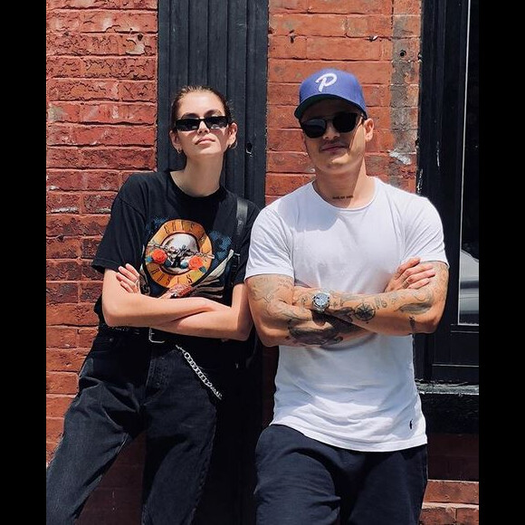 Kaia Gerber et le tatoueur Rafael Valdez. Juin 2018.