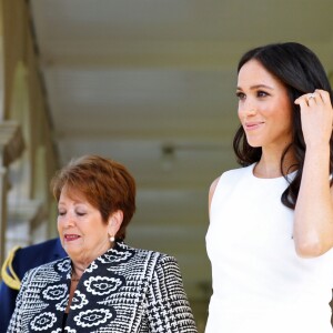 Le prince Harry, duc de Sussex et sa femme Meghan Markle, duchesse de Sussex (enceinte) rencontrent Peter Cosgrove (le Gouverneur général d'Australie) et sa femme Lynne Cosgrove à la "Admiralty House" lors de leur premier voyage officiel, le 16 octobre 2018.