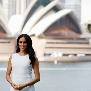 Le prince Harry, duc de Sussex et sa femme Meghan Markle, duchesse de Sussex (enceinte) rencontrent Peter Cosgrove (le Gouverneur général d'Australie) et sa femme Lynne Cosgrove à la "Admiralty House" lors de leur premier voyage officiel, le 16 octobre 2018.