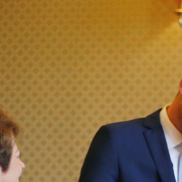 Le prince Harry, duc de Sussex et sa femme Meghan Markle, duchesse de Sussex (enceinte) rencontrent Peter Cosgrove (le Gouverneur général d'Australie) et sa femme Lynne Cosgrove à la "Admiralty House" lors de leur premier voyage officiel, le 16 octobre 2018.