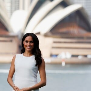 Le prince Harry, duc de Sussex et sa femme Meghan Markle, duchesse de Sussex (enceinte) rencontrent Peter Cosgrove (le Gouverneur général d'Australie) et sa femme Lynne Cosgrove à la "Admiralty House" lors de leur premier voyage officiel, le 16 octobre 2018.