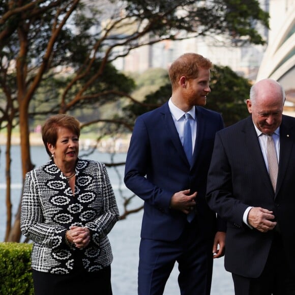 Le prince Harry, duc de Sussex et sa femme Meghan Markle, duchesse de Sussex (enceinte) rencontrent Peter Cosgrove (le Gouverneur général d'Australie) et sa femme Lynne Cosgrove à la "Admiralty House" lors de leur premier voyage officiel, le 16 octobre 2018.