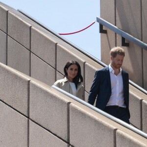 Le prince Harry, duc de Sussex et sa femme Meghan Markle, duchesse de Sussex (enceinte) ont visité le zoo de Taronga puis se sont rendus à l'Opéra de Sydney pour aller à la rencontre des habitants, lors de leur premier voyage officiel le 16 octobre 2018. Ils sont accueillis par Gladys Berejiklian (Premier ministre de la Nouvelle-Galles du Sud).