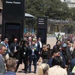 Le prince Harry, duc de Sussex et sa femme Meghan Markle, duchesse de Sussex (enceinte) ont visité le zoo de Taronga puis se sont rendus à l'Opéra de Sydney pour aller à la rencontre des habitants, lors de leur premier voyage officiel le 16 octobre 2018. Ils sont accueillis par Gladys Berejiklian (Premier ministre de la Nouvelle-Galles du Sud).