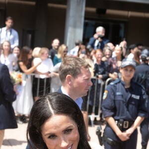 Le prince Harry, duc de Sussex et sa femme Meghan Markle, duchesse de Sussex (enceinte) ont visité le zoo de Taronga puis se sont rendus à l'Opéra de Sydney pour aller à la rencontre des habitants, lors de leur premier voyage officiel le 16 octobre 2018. Ils sont accueillis par Gladys Berejiklian (Premier ministre de la Nouvelle-Galles du Sud).