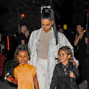 Kim Kardashian est allée diner avec sa fille North West et sa soeur Kourtney Kardashian accompagnée de sa fille Penelope au restautrant Cipriani à New York, le 29 septembre 2018