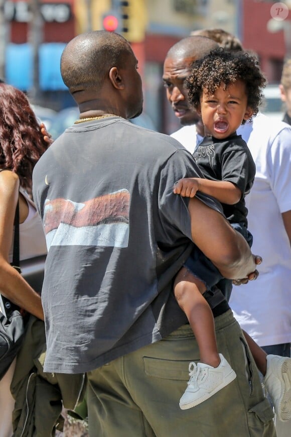 Kanye West et son fils Saint West - Les Kardashians sont allés déjeuner avec leurs enfants au restaurant Carousel à Los Angeles, le 13 juillet 2018