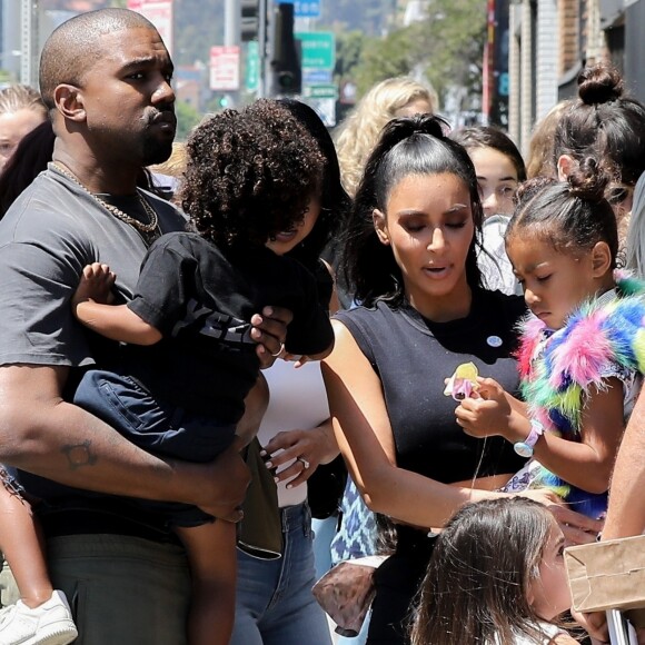 Kim Kardashian avec son mari Kanye West et leurs enfants Saint West et North West - Les Kardashians sont allés déjeuner avec leurs enfants au restaurant Carousel à Los Angeles, le 13 juillet 2018