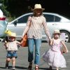 Exclusif - Kristen Bell se promène au parc Griffith Park avec ses enfants Lincoln et Delta Bell à Los Feliz le 22 avril 2017.