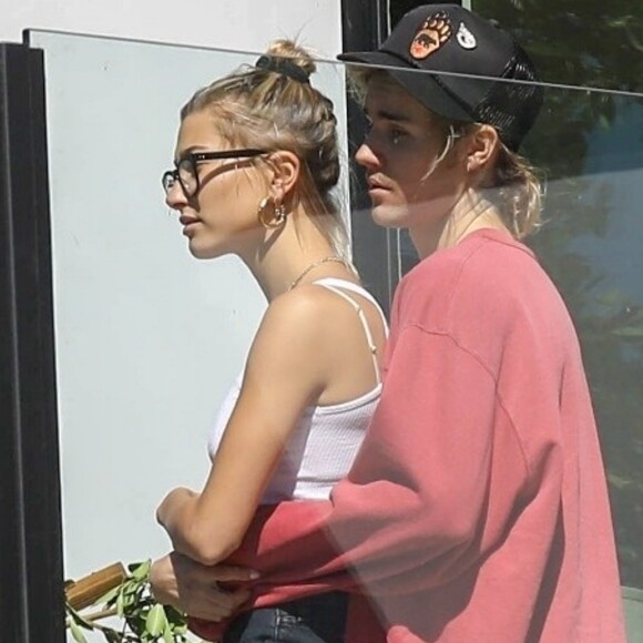 Justin Bieber et sa femme Hailey Baldwin sont allés visiter la maison de Demi Lovato le 17 octobre 2018.