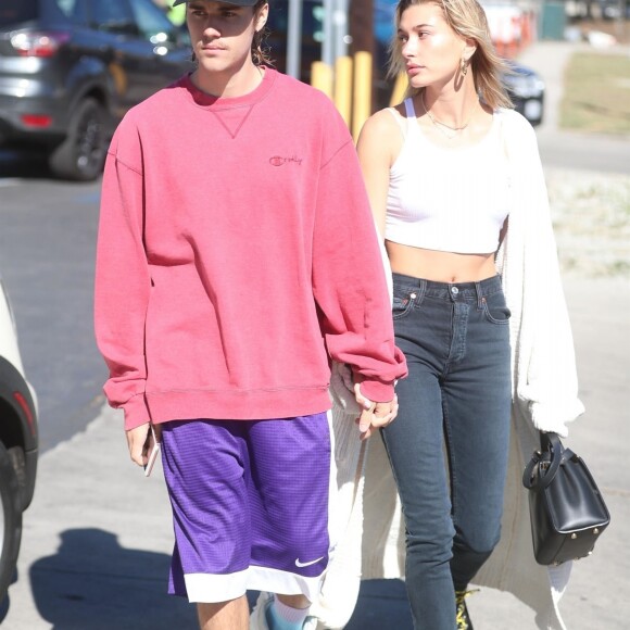 Justin Bieber et sa femme Hailey Baldwin sont allés prendre le petit-déjeuner main dans la main à Toluca Lake, le 17 octobre 2018.