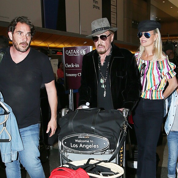 Semi-exclusif - Johnny Hallyday à quitté Los Angeles pour Paris avec sa femme Laeticia, ses filles Jade et Joy, son manager Sébastien Farran, Elyette la grand-mère de sa femme et sa chienne Cheyenne le 29 mai 2017.