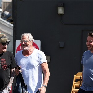 Exclusif - Prix spécial - Johnny Hallyday a déjeuné au restaurant 26 Beach à Venice avec son ami Jean-Claude Darmon et son manager Sébastien Farran le 22 avril 2017.