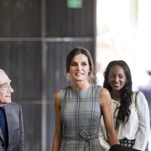 La reine Letizia d'Espagne et Martin Scorsese participent à une réunion avec des jeunes réalisateurs, dans le cadre du programme "Fabrica Scorsese", développé dans l'ancienne usine d'armes de La Vega lors du "Princess of Asturias Awards 2018" à Oviedo, le 18 octobre 2018.