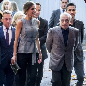 La reine Letizia d'Espagne et Martin Scorsese participent à une réunion avec des jeunes réalisateurs, dans le cadre du programme "Fabrica Scorsese", développé dans l'ancienne usine d'armes de La Vega lors du "Princess of Asturias Awards 2018" à Oviedo, le 18 octobre 2018.