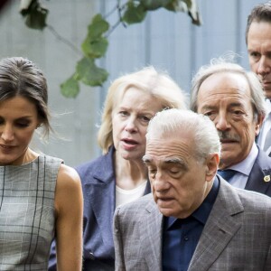 La reine Letizia d'Espagne et Martin Scorsese participent à une réunion avec des jeunes réalisateurs, dans le cadre du programme "Fabrica Scorsese", développé dans l'ancienne usine d'armes de La Vega lors du "Princess of Asturias Awards 2018" à Oviedo, le 18 octobre 2018.