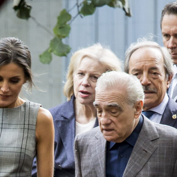 La reine Letizia d'Espagne et Martin Scorsese participent à une réunion avec des jeunes réalisateurs, dans le cadre du programme "Fabrica Scorsese", développé dans l'ancienne usine d'armes de La Vega lors du "Princess of Asturias Awards 2018" à Oviedo, le 18 octobre 2018.