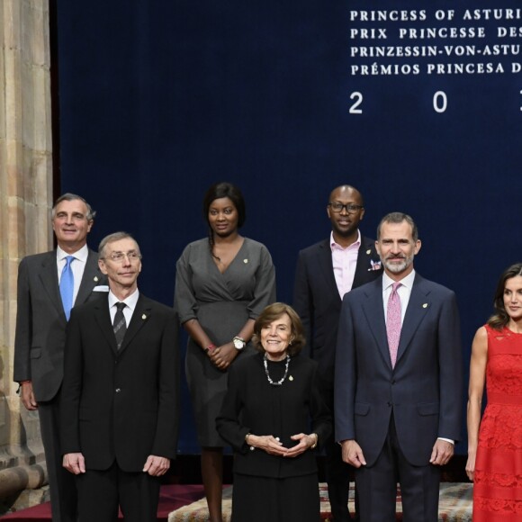 Le roi Felipe VI et la reine Letizia d'Espagne lors de la cérémonie de remise des prix Princesse des Asturies à Oviedo le 19 octobre 2018.